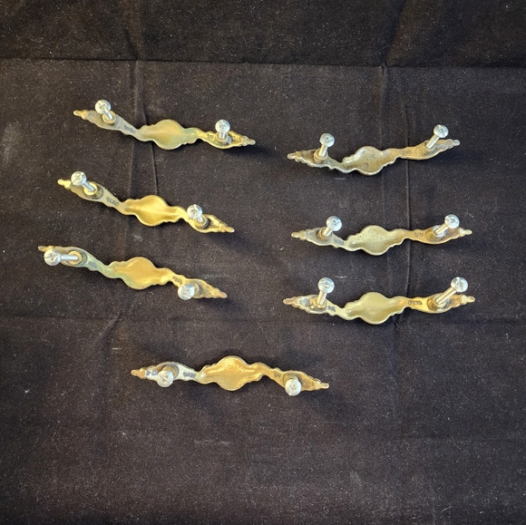 7 Pc Vtg Brass Porcelain Drawer Pulls Handles - Picture 3 of 9